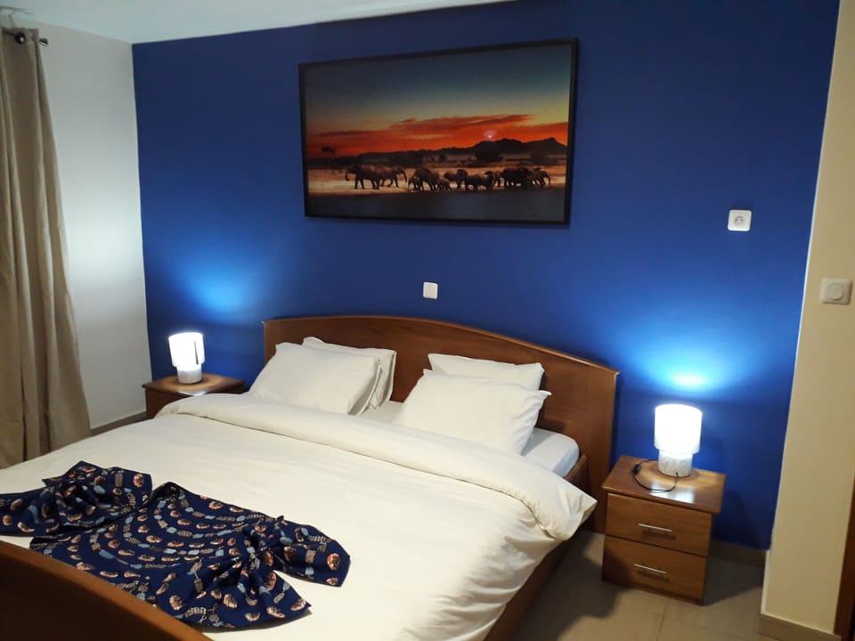 Executive Double Room | Premium bedding, in-room safe, desk, laptop workspace