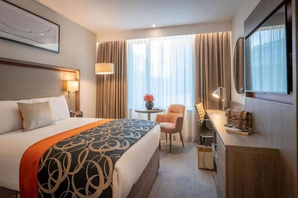 Hypo-allergenic bedding available, in-room safe, desk, blackout drapes