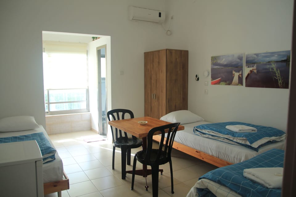 Comfort Triple Room | Minibar, iron/ironing board, free WiFi, bed sheets