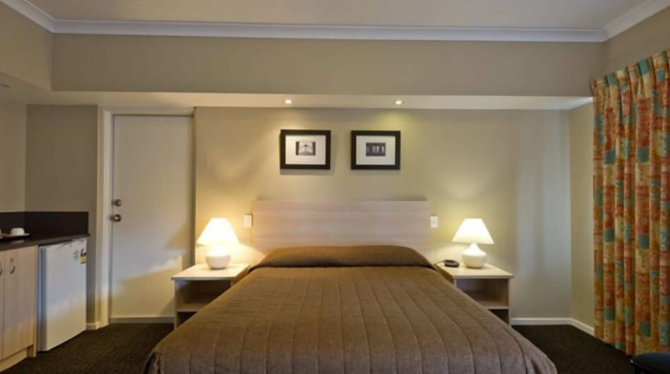 Deluxe Room, 2 Bedrooms | Desk, laptop workspace, iron/ironing board, free WiFi