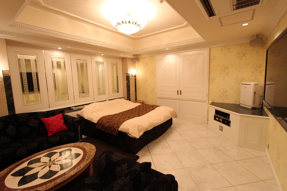 Deluxe King Room | Premium bedding, down comforters, minibar (some free items)