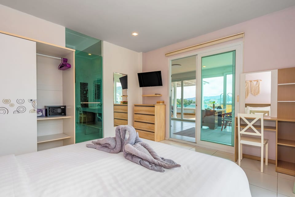 Penthouse 2-Bedroom Suite with Sea View | In-room safe, individually decorated, individually furnished