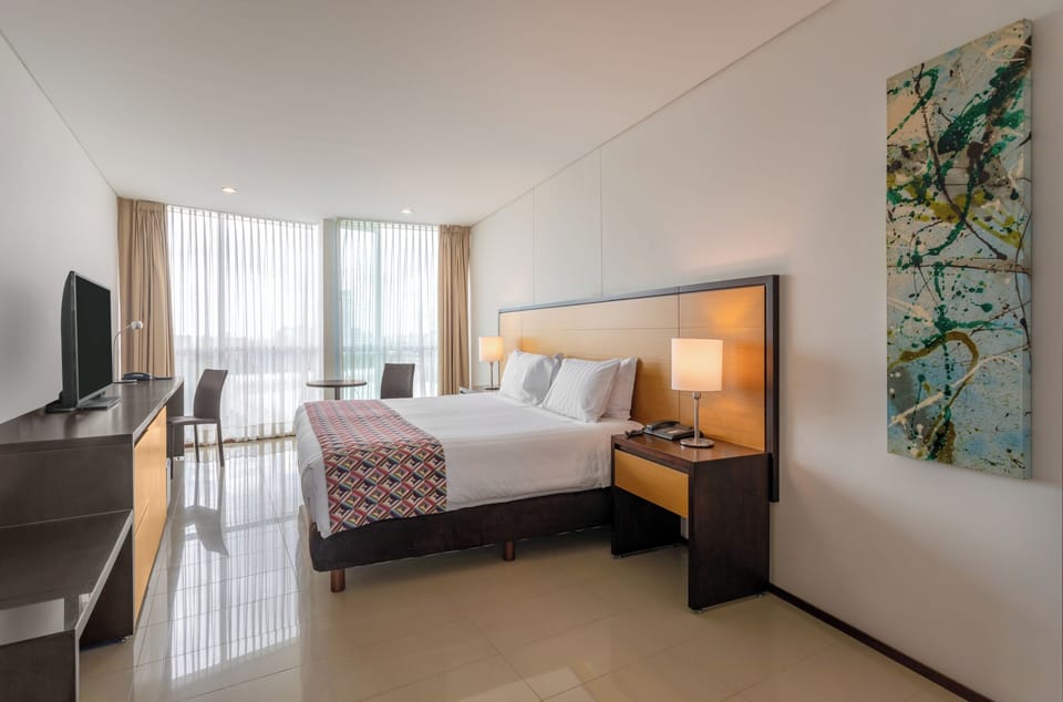 Superior Room, 1 King Bed (Superior Queen Bed) | Premium bedding, minibar, in-room safe, desk