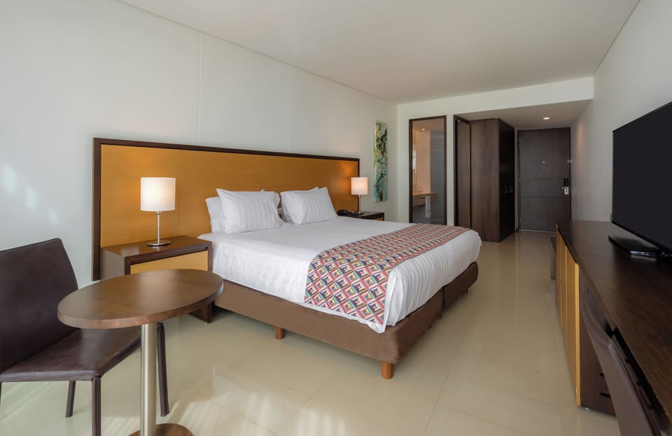 Superior Room, 1 King Bed (Superior Queen Bed) | Premium bedding, minibar, in-room safe, desk
