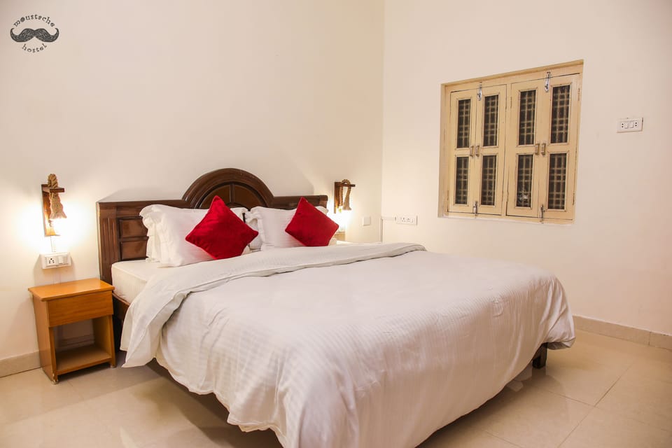 Deluxe Private Room (Non AC) | Free WiFi, bed sheets