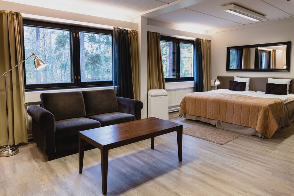 Family Room | Premium bedding, desk, laptop workspace, blackout drapes