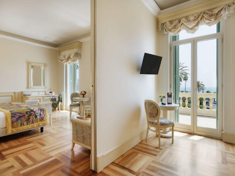 Premium bedding, pillowtop beds, minibar, in-room safe