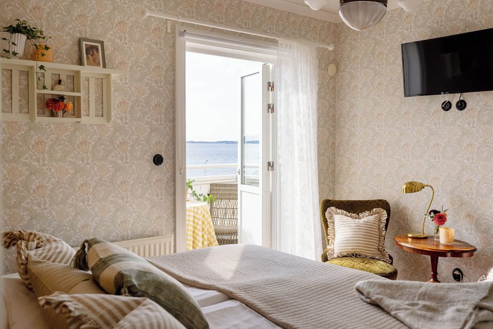 1-6 People Bedroom | Individually decorated, individually furnished, iron/ironing board