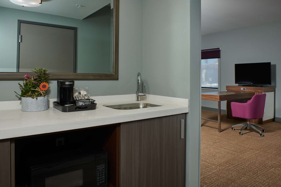 Suite, 1 King Bed, Non Smoking | Premium bedding, pillowtop beds, desk, blackout drapes