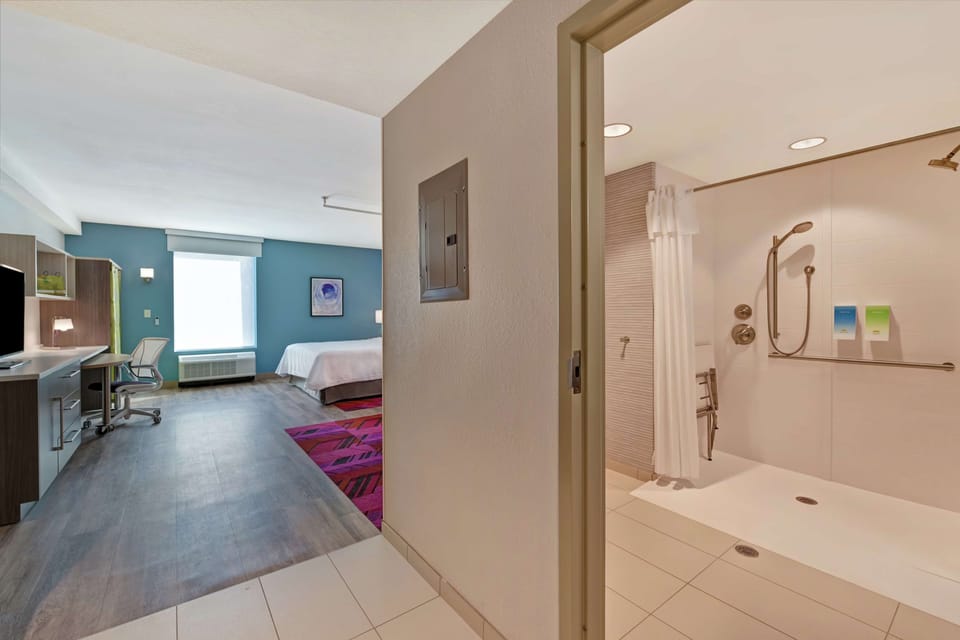 Studio, 1 King Bed, Accessible (Mobility & Hearing, Roll-in Shower) | Bathroom shower