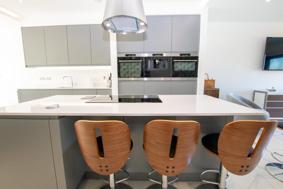 Classic Suite, 3 Bedrooms | In-room dining