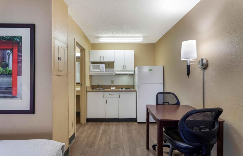 Studio, 1 Queen Bed, Non Smoking | Private kitchen | Fridge, microwave, stovetop