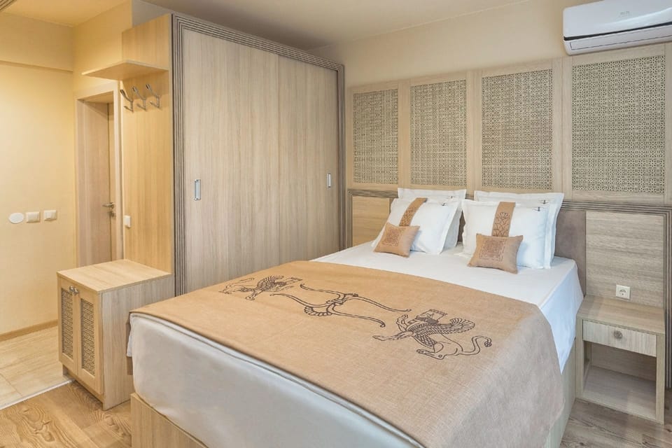 Premium bedding, memory foam beds, in-room safe, desk