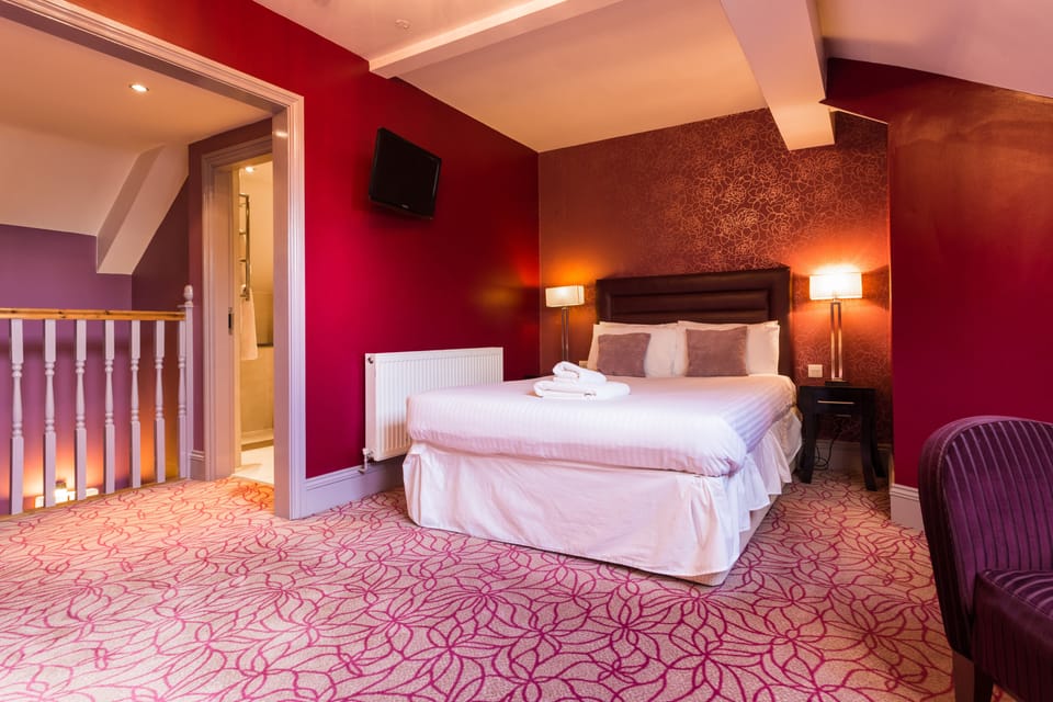 Executive Double Room | Desk, iron/ironing board, free WiFi, bed sheets