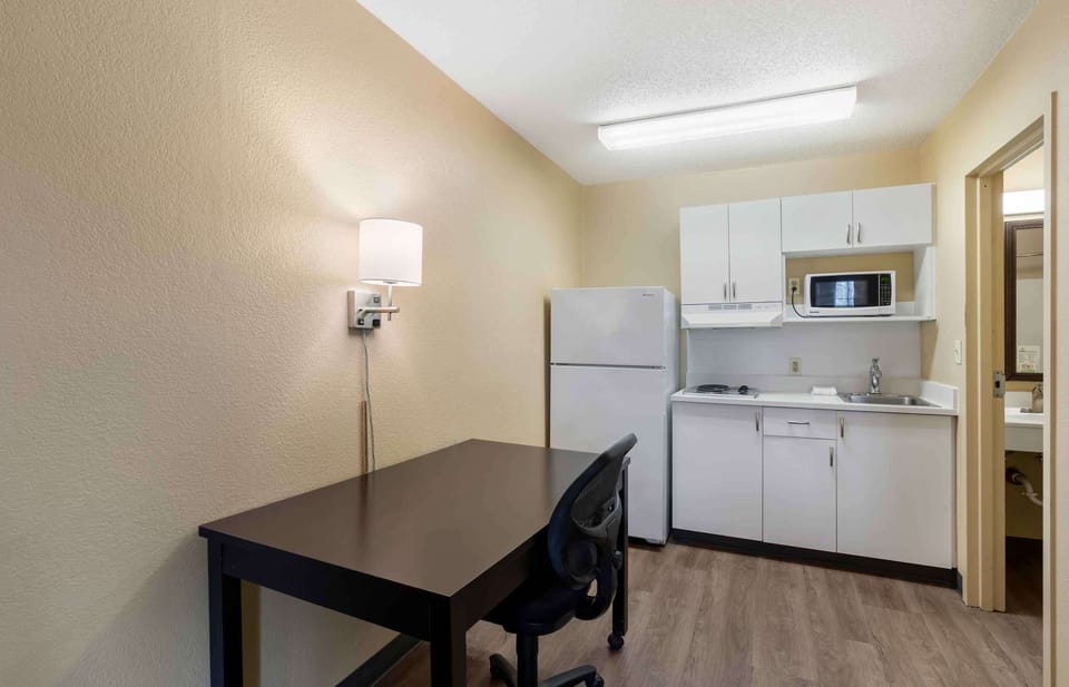 Desk, laptop workspace, iron/ironing board, free WiFi
