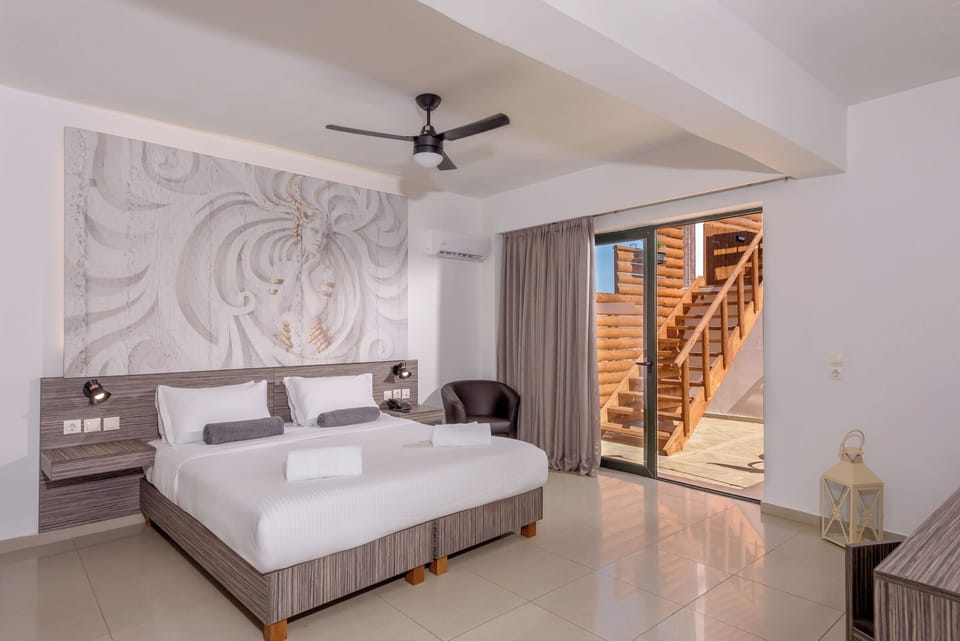 Executive Suite, Private Pool | In-room safe, soundproofing, free WiFi, bed sheets