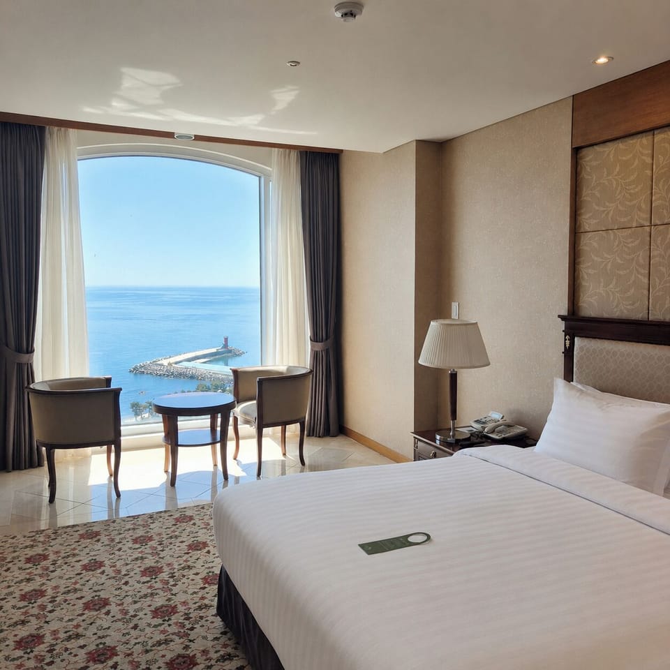 Royal Suite | Hypo-allergenic bedding available, in-room safe, soundproofing