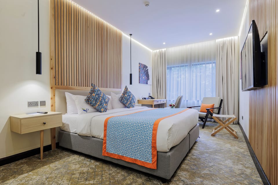 Deluxe Double Room, 1 Queen Bed, City View | Premium bedding, memory foam beds, minibar, in-room safe
