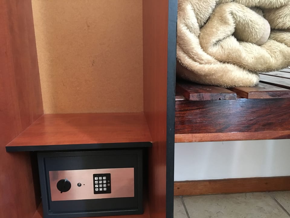Executive Double Room | Safe