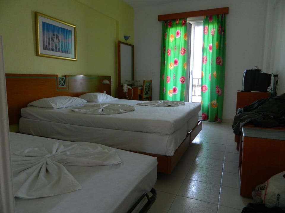 Double Room | In-room safe, free WiFi, bed sheets