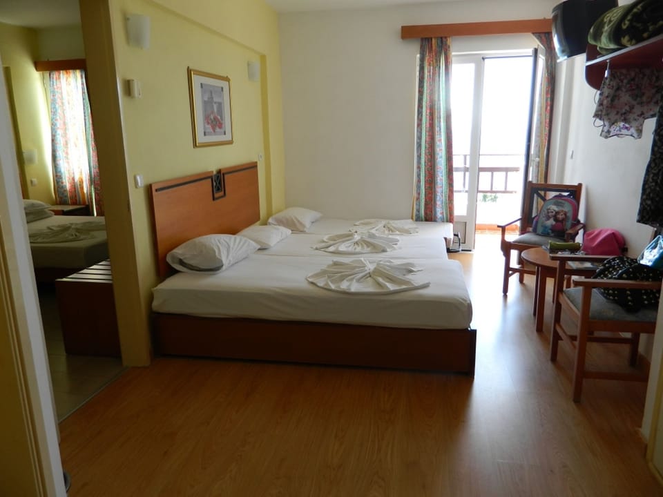 Family Room | In-room safe, free WiFi, bed sheets