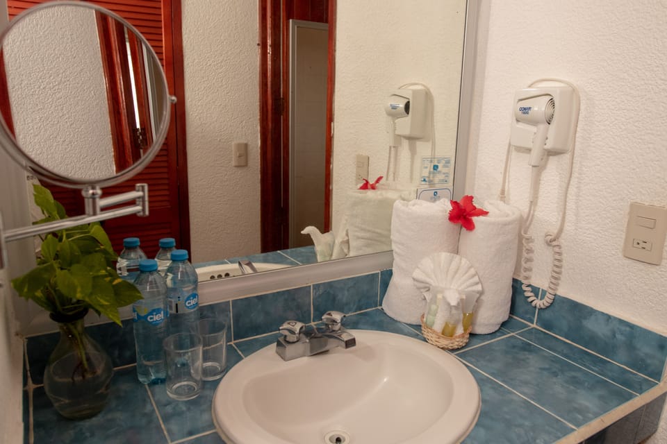 Standard Room, Garden View | Bathroom sink