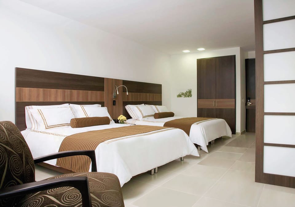 Comfort Twin Room, Private Bathroom | Premium bedding, in-room safe, desk, soundproofing