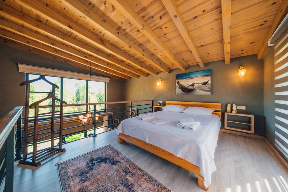 Loft 2 - Jakuzili, Verandali | Egyptian cotton sheets, premium bedding, minibar, laptop workspace