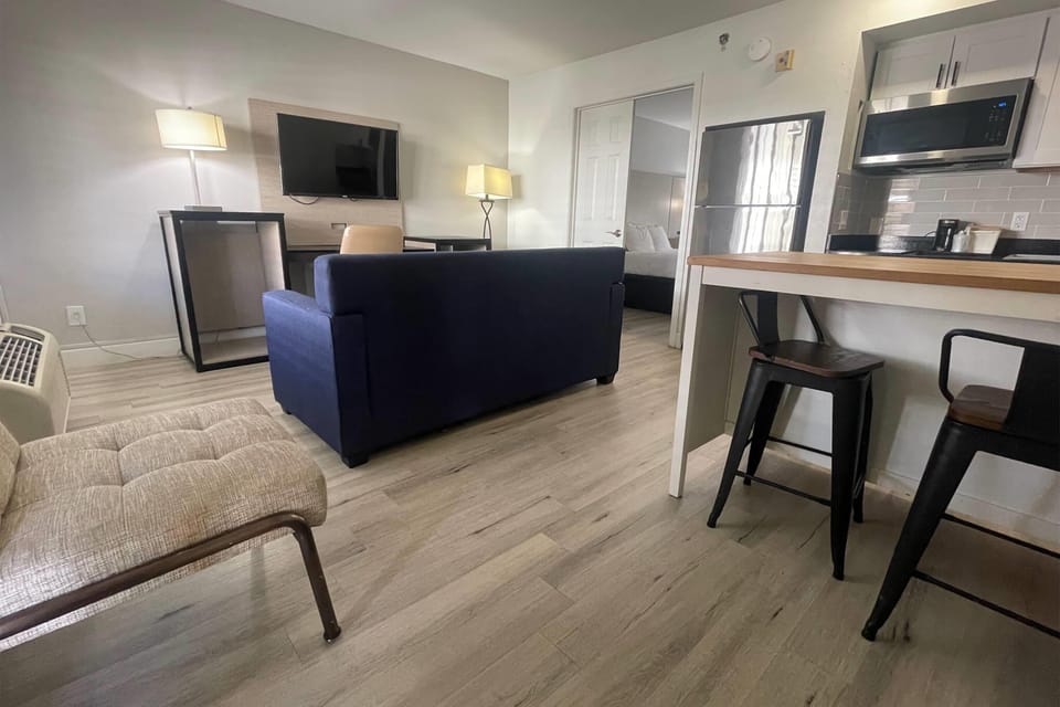 Suite, 1 Bedroom, Mobility Accessible, Non Smoking | Premium bedding, down comforters, pillowtop beds, individually furnished