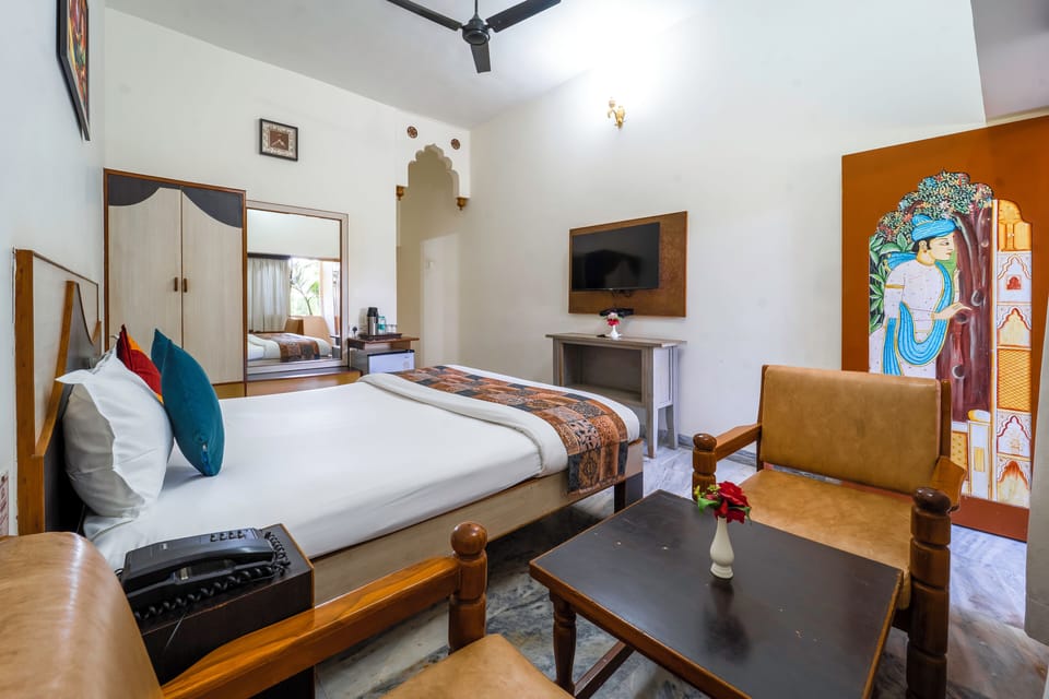 Deluxe A/C Room | Desk, iron/ironing board, free WiFi, bed sheets
