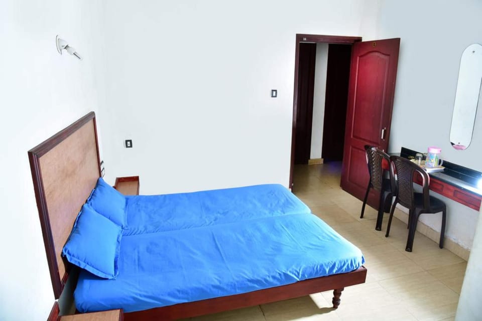 Deluxe Room | Desk, free WiFi