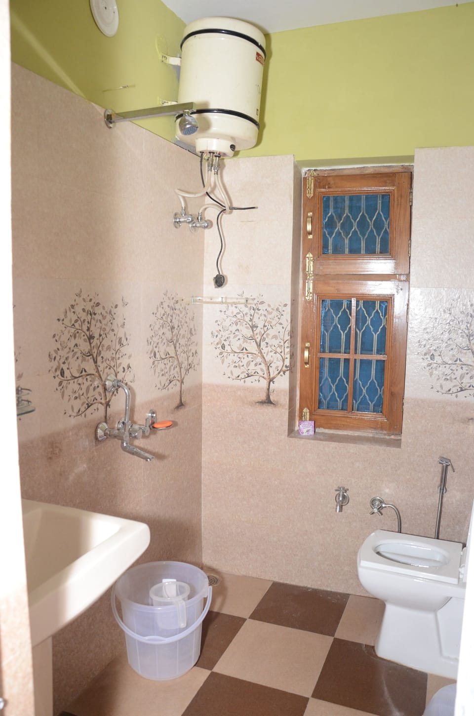 Shower, free toiletries, slippers, towels