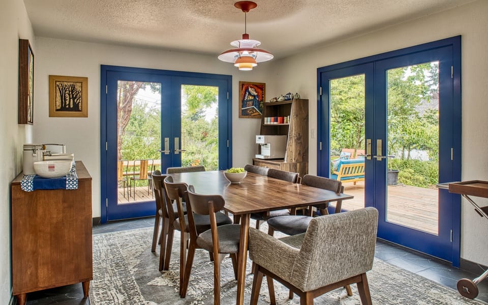 Garden Aerie Master | Dining room