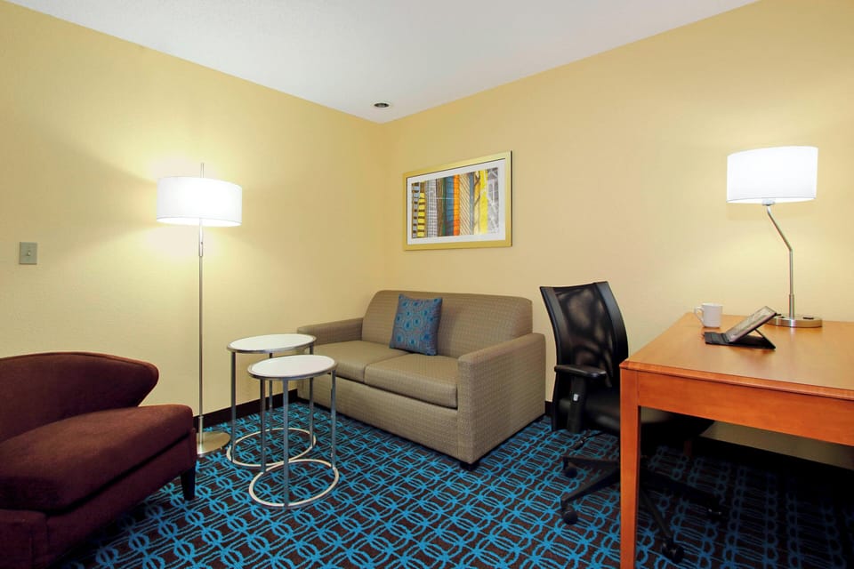 Executive Suite, 1 King Bed with Sofa bed | Premium bedding, desk, laptop workspace, blackout drapes