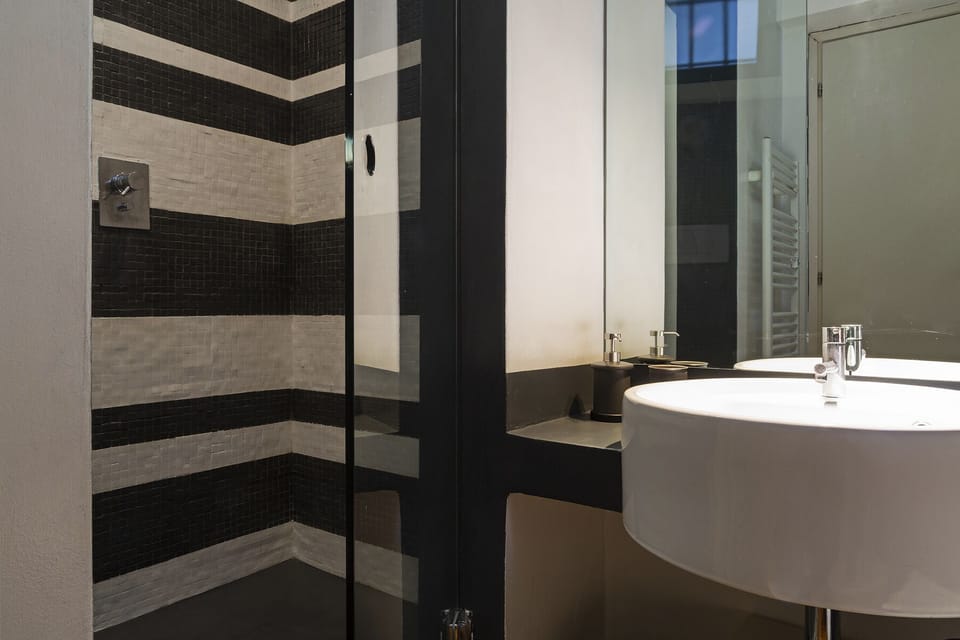 Apartment, 3 Bedrooms | Bathroom | Separate tub and shower, rainfall showerhead, free toiletries