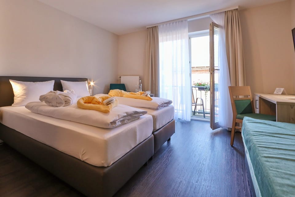 Comfort Double Room | WiFi (free), bed sheets