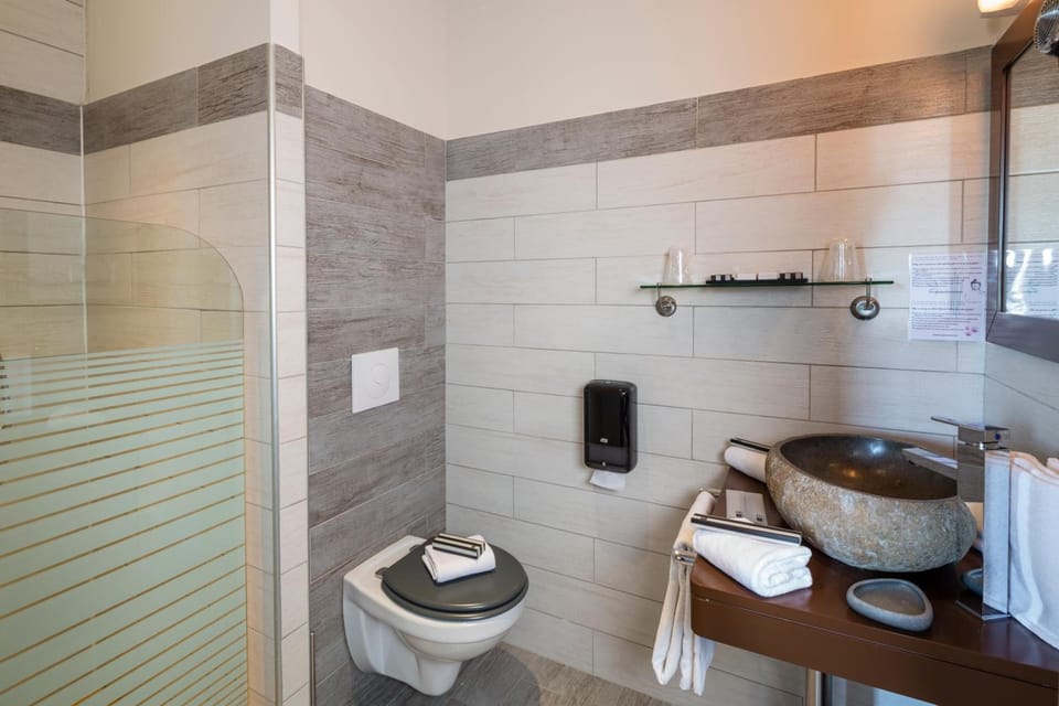 Shower, free toiletries, hair dryer, towels