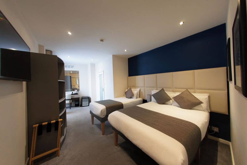 Family Triple Room | In-room safe, individually decorated, individually furnished, desk