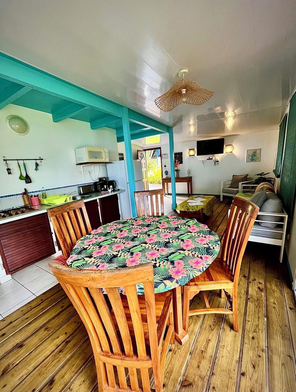 Suite, 2 Bedrooms | Private kitchen | Microwave, stovetop, electric kettle, cookware/dishes/utensils