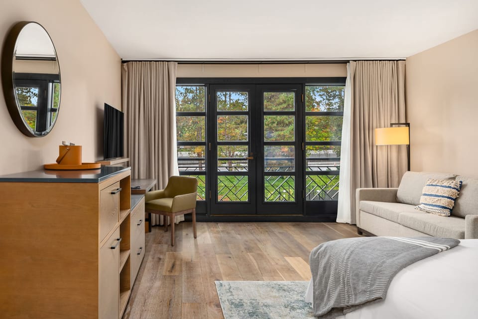 Premier Room, 1 King Bed | Egyptian cotton sheets, premium bedding, pillowtop beds, minibar