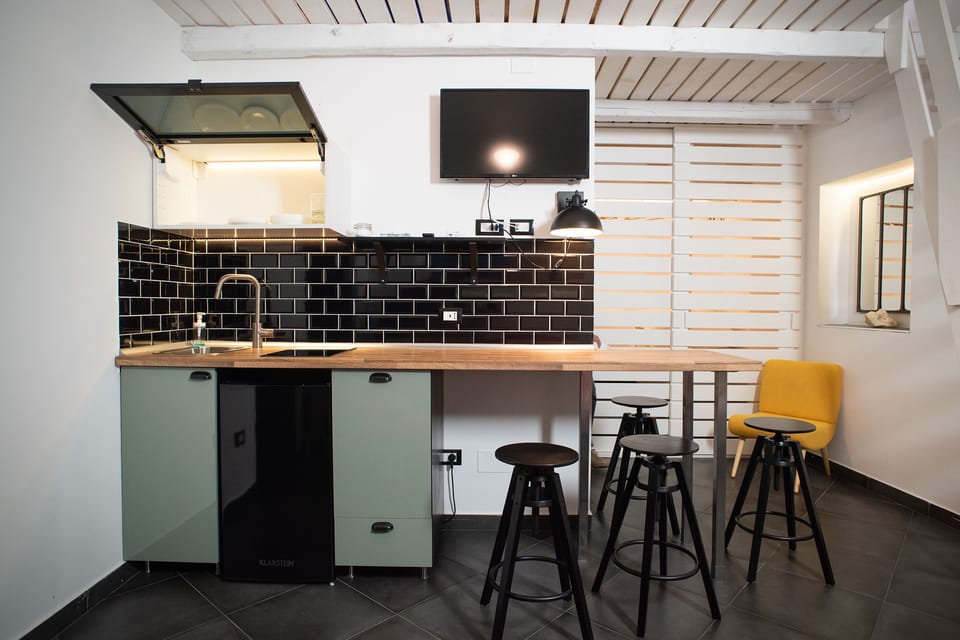 Studio Suite, Balcony (Green) | Private kitchen | Shared fridge, microwave, electric kettle