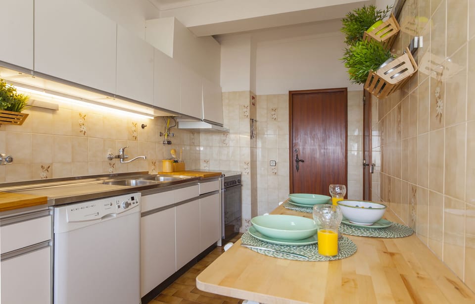 Apartment, 2 Bedrooms, Balcony | Private kitchen | Fridge, microwave, oven, stovetop