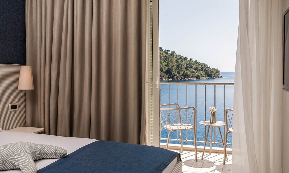 Superior double room with seaside balcony | Hypo-allergenic bedding, minibar, in-room safe, desk