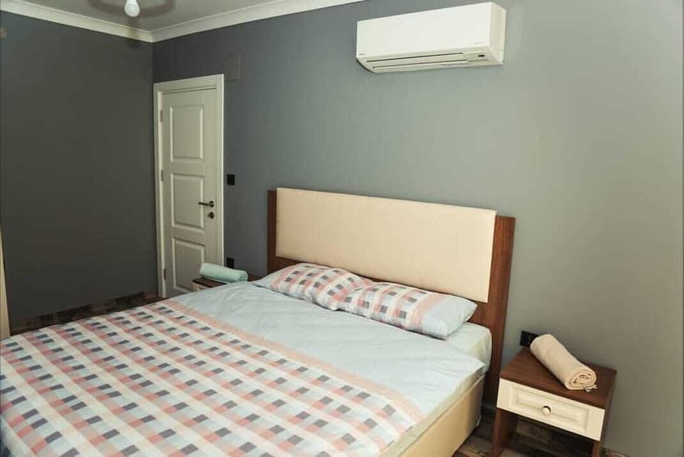 Apartment, 1 Bedroom | 1 bedroom, desk, iron/ironing board, free WiFi