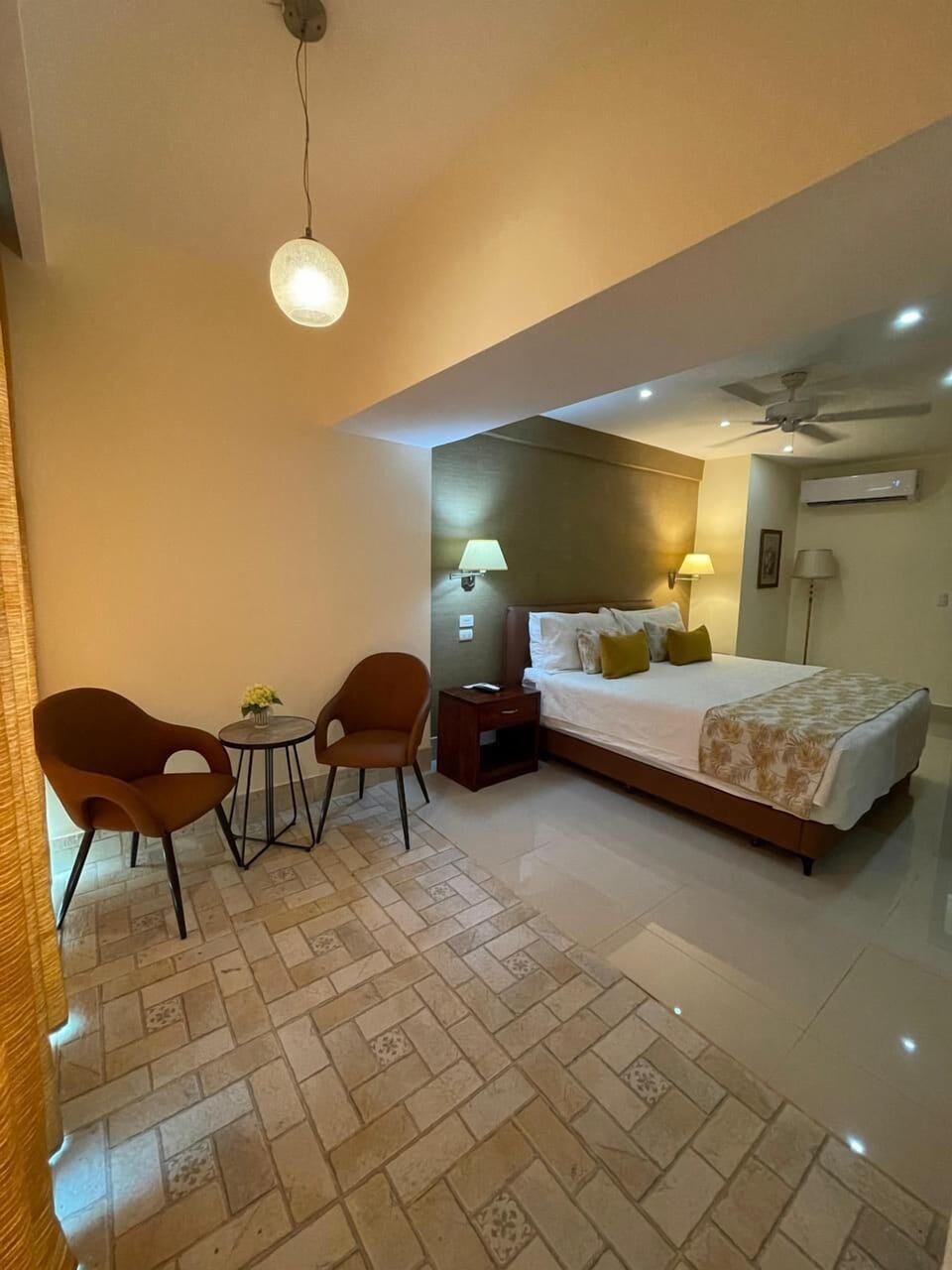 Gallery Suite | Premium bedding, minibar, in-room safe, desk