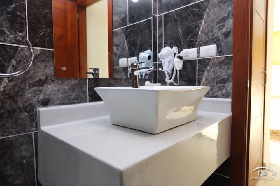 Bathroom sink