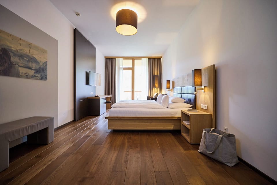 Junior Suite | Hypo-allergenic bedding, minibar, in-room safe, desk