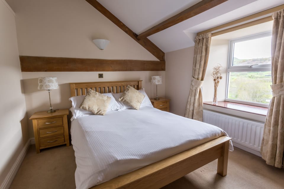 Family Room | Desk, blackout drapes, iron/ironing board, free cribs/infant beds