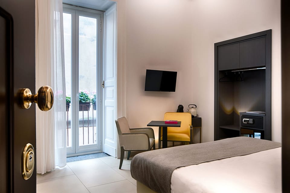 Superior Room | Minibar, in-room safe, individually decorated, individually furnished