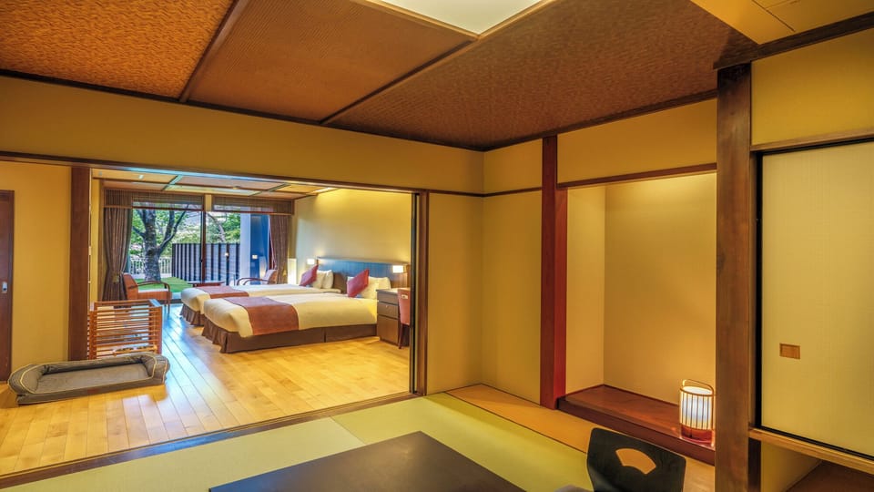 Dog Friendly Room Deluxe Suite(With private dog park)(With blow bath)(Non-smoking) | In-room safe, desk, free WiFi, bed sheets